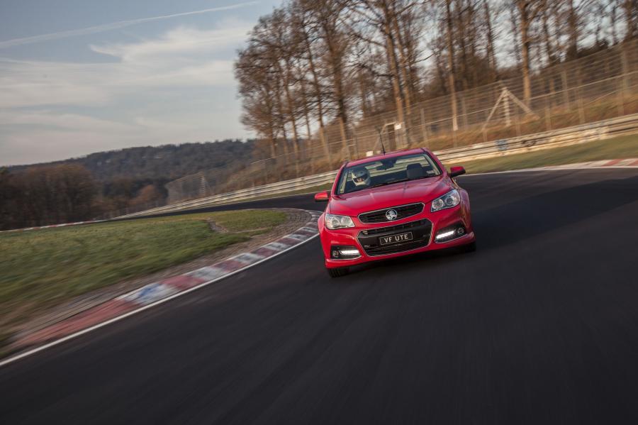  Holden VF SS Redline Ute At The Nurburgring 2013 года  (фото 15 из 19)